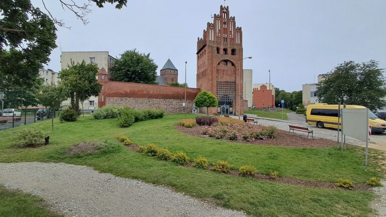 Skwer przy Bramie Wolińskiej wzbogaci się o „drzewo przyjaźni”