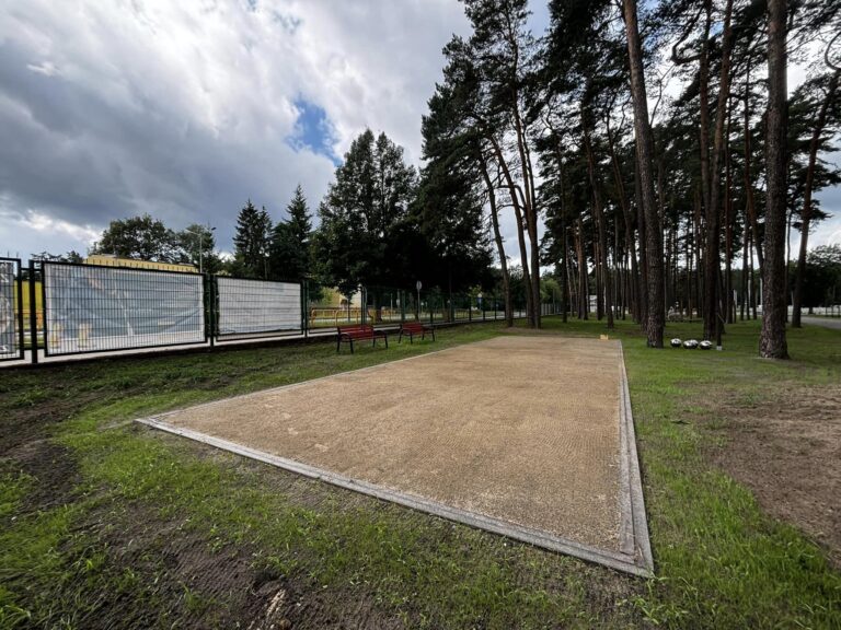 Tradycyjna francuska gra dostępna na stadionie