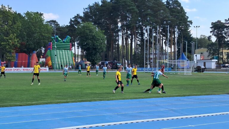 Kanonada w końcówce meczu na Sportowej. Ina wysoko wygrywa