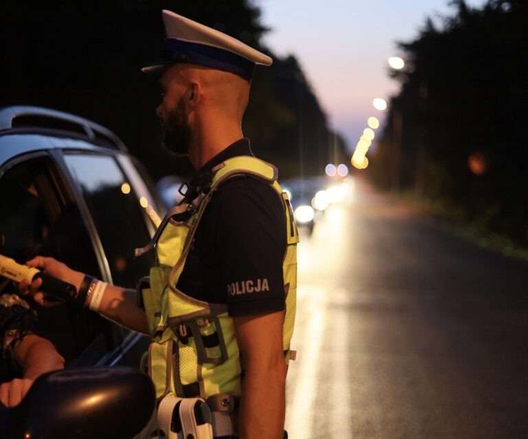 Poranna akcja policji – ALKOHOL i NARKOTYKI