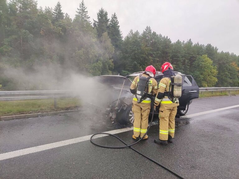 Pożar samochodu osobowego na obwodnicy Nowogardu